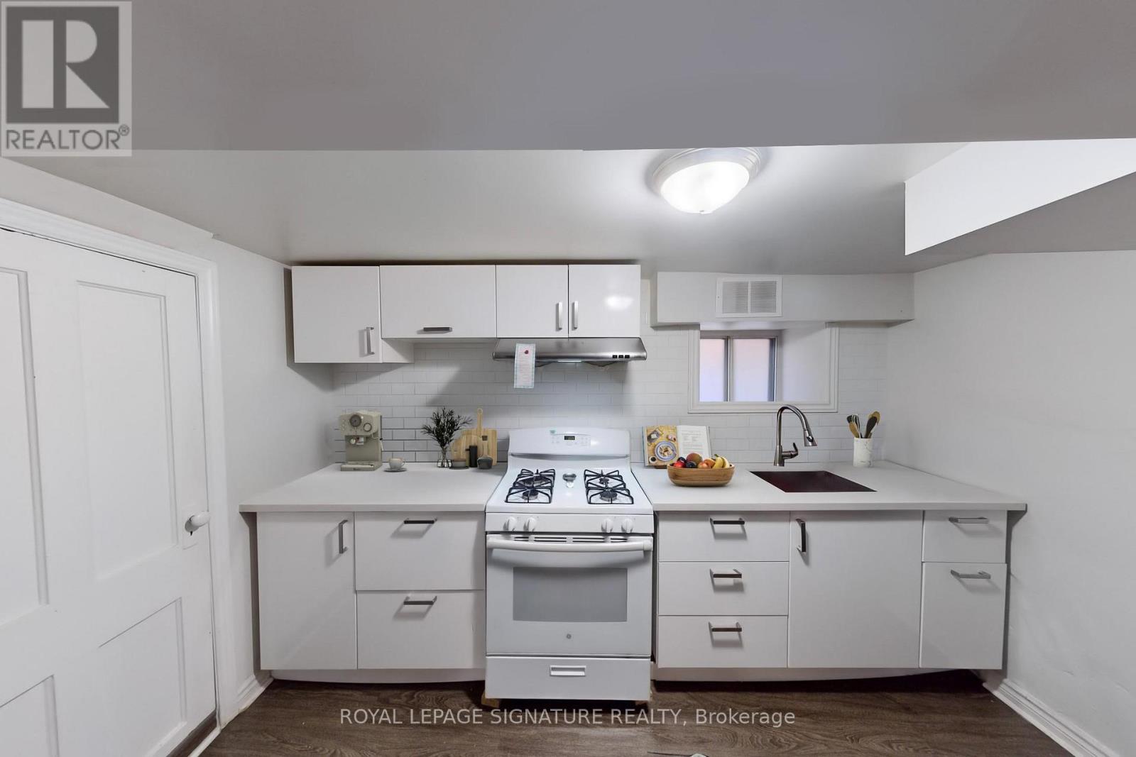 Lower - 553 Euclid Avenue, Toronto, Ontario  M6G 2T3 - Photo 8 - C13730892