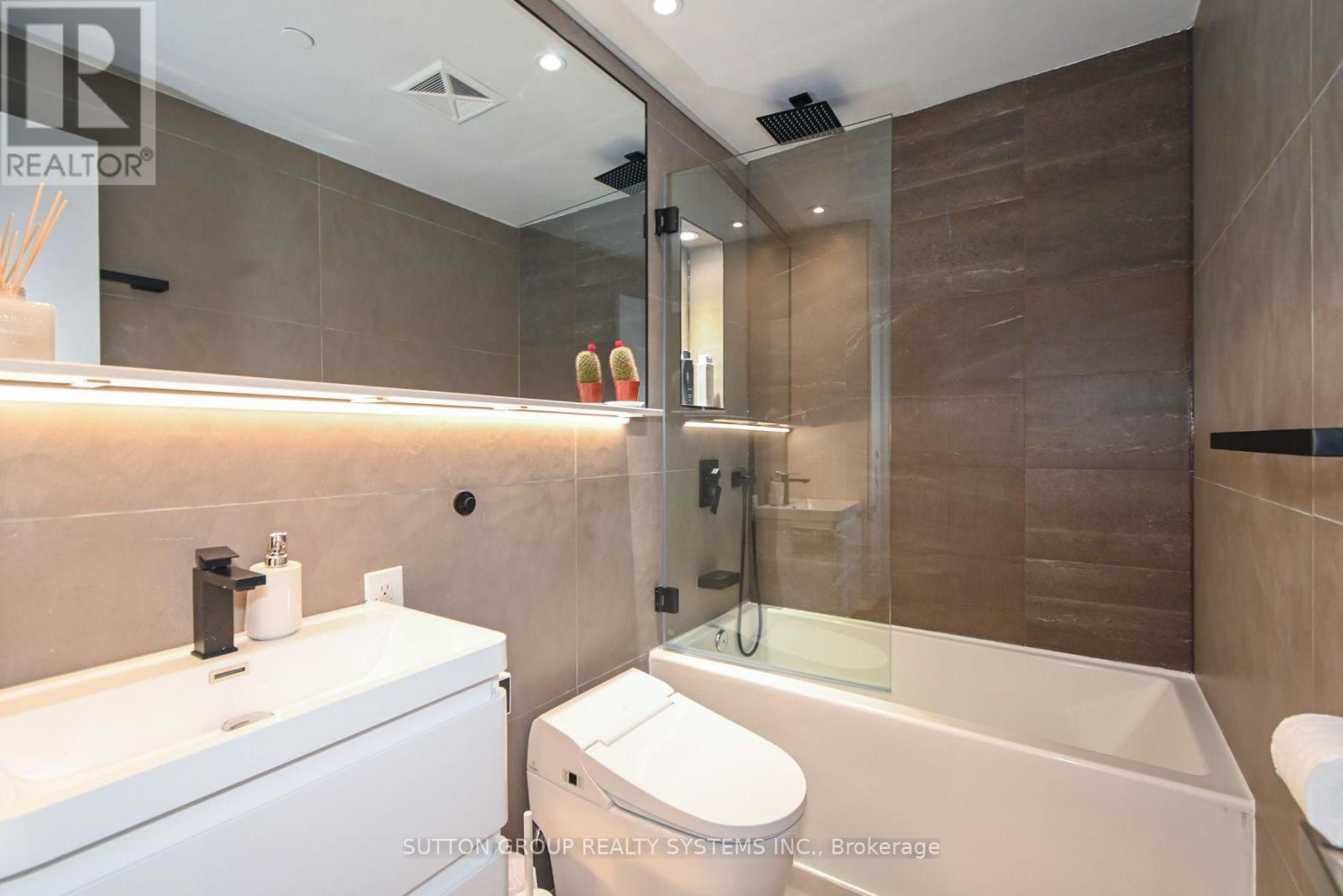 2004 - 125 Peter Street, Toronto, Ontario  M5V 0M2 - Photo 11 - C13730902