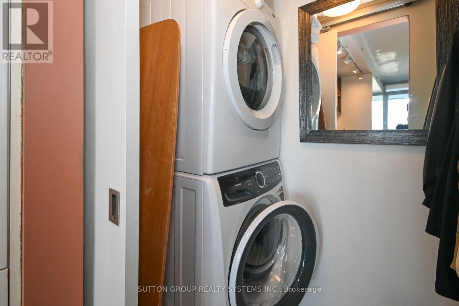 2004 - 125 Peter Street, Toronto, Ontario  M5V 0M2 - Photo 14 - C13730902
