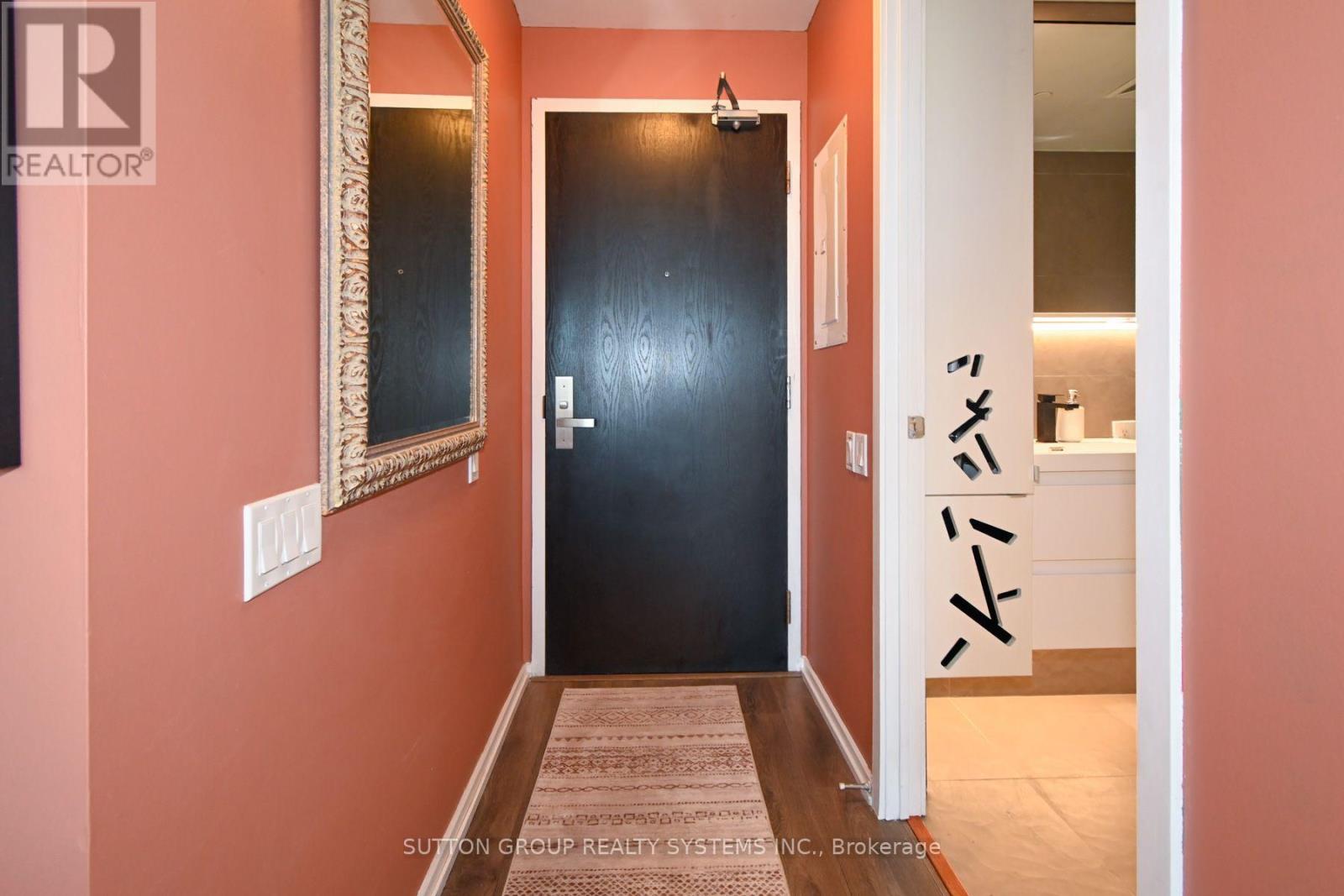 2004 - 125 Peter Street, Toronto, Ontario  M5V 0M2 - Photo 2 - C13730902