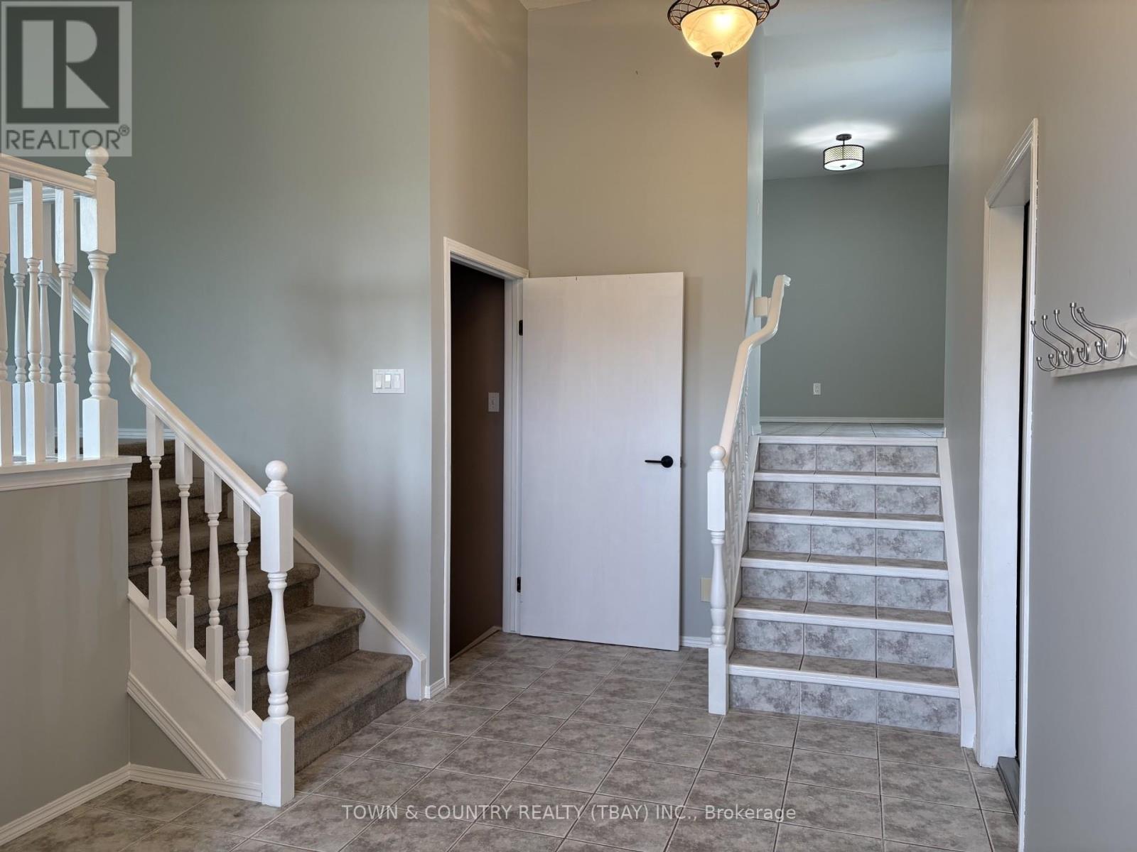 2156 Falconcrest Drive, Thunder Bay, Ontario  P7J 1H5 - Photo 2 - X13656646