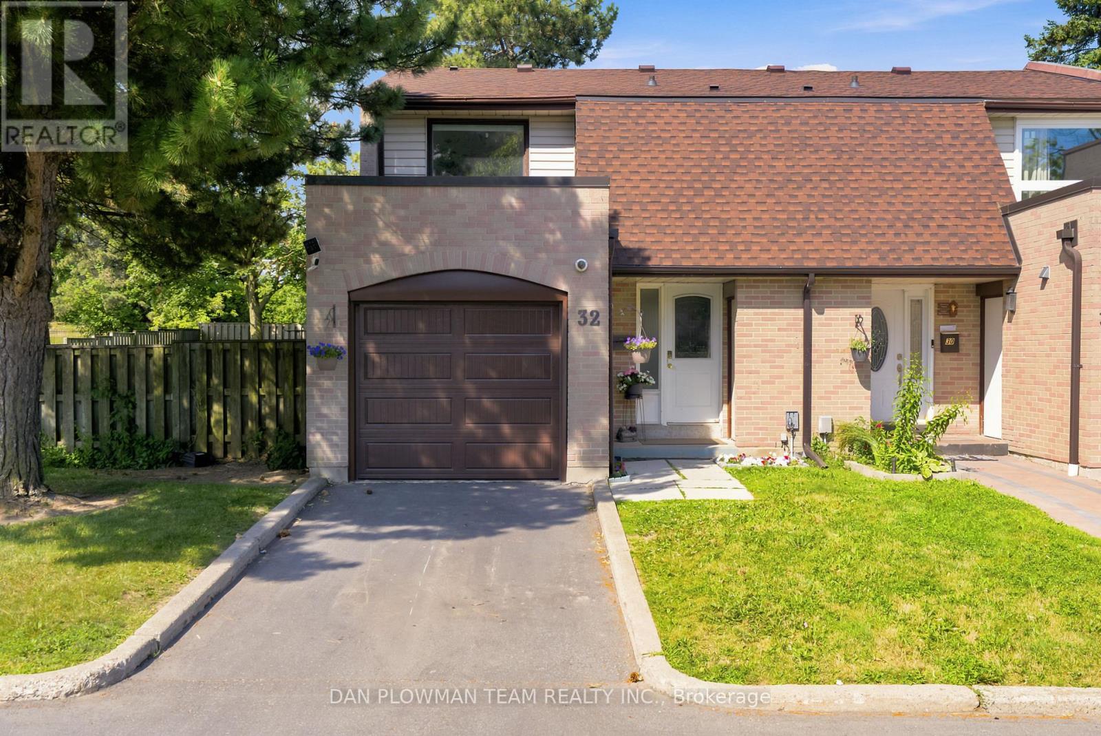 32 - 11 LIVONIA PLACE, Toronto, Ontario