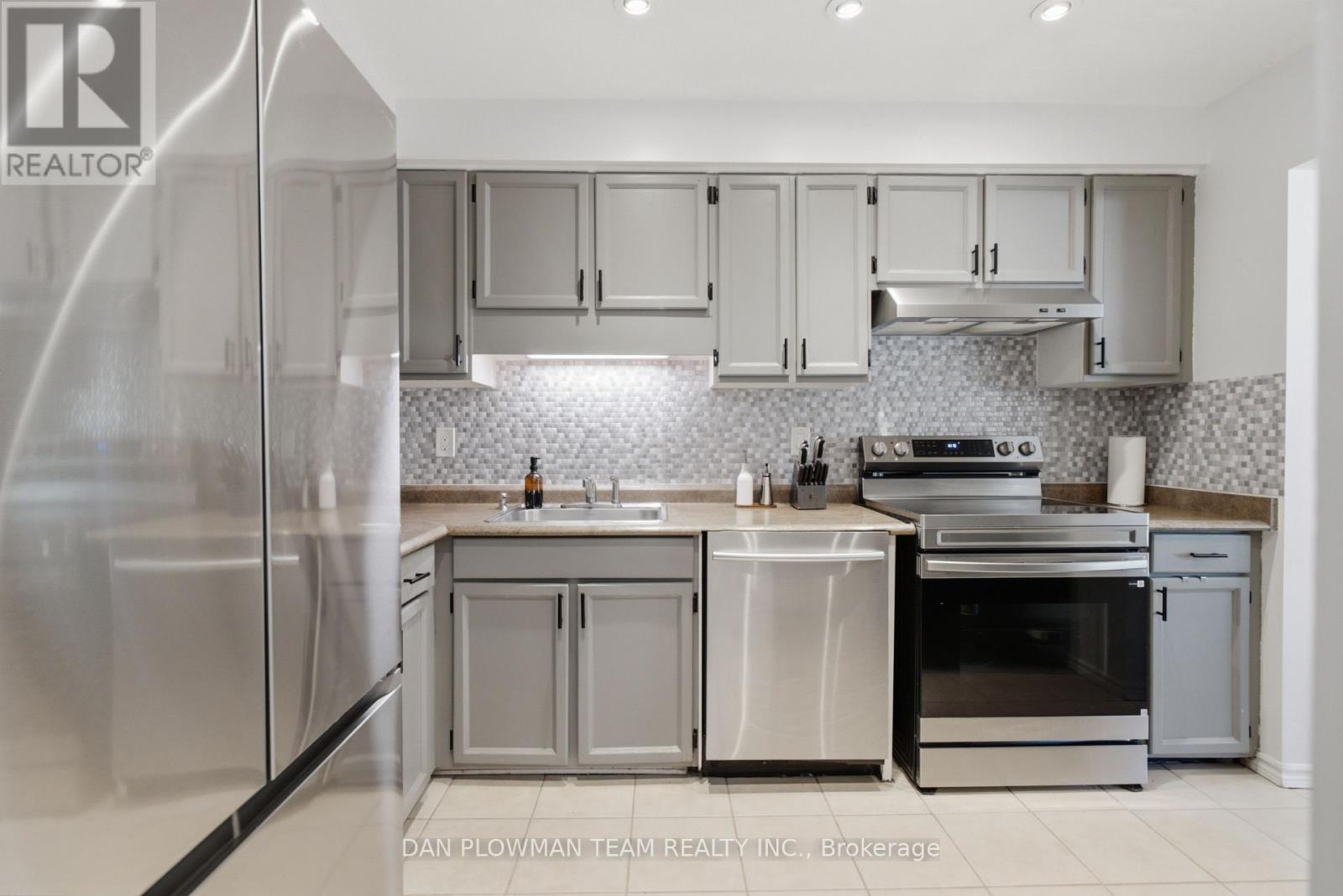 32 - 11 Livonia Place, Toronto, Ontario  M1E 4W5 - Photo 11 - E13730916