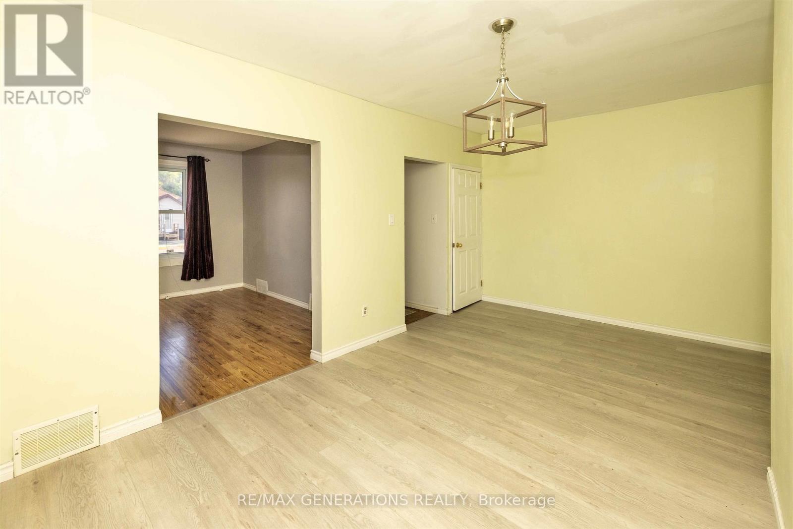201 Cumming Street, Thunder Bay, Ontario  P7C 1N8 - Photo 2 - X13659436