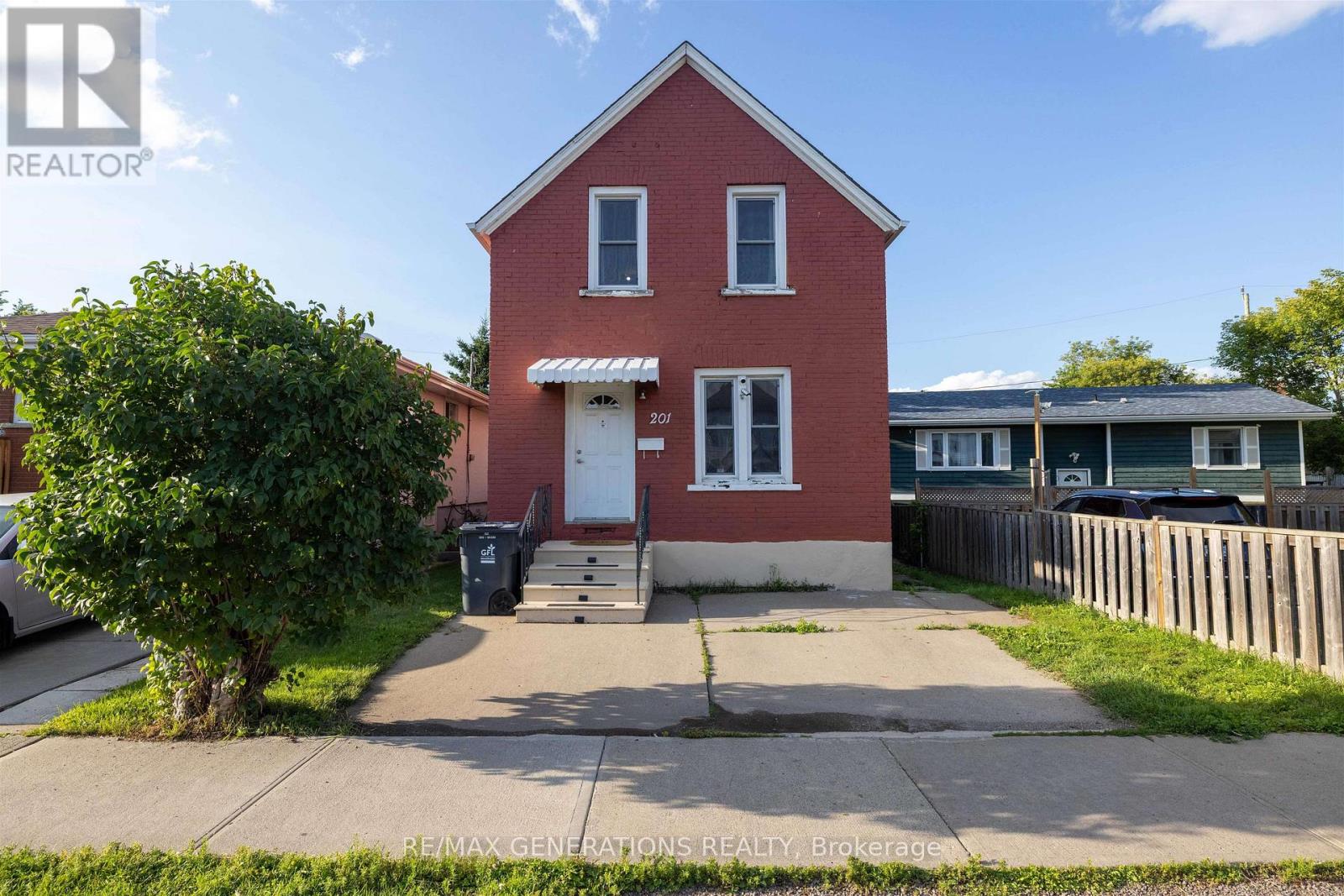 201 Cumming Street, Thunder Bay, Ontario  P7C 1N8 - Photo 1 - X13659436