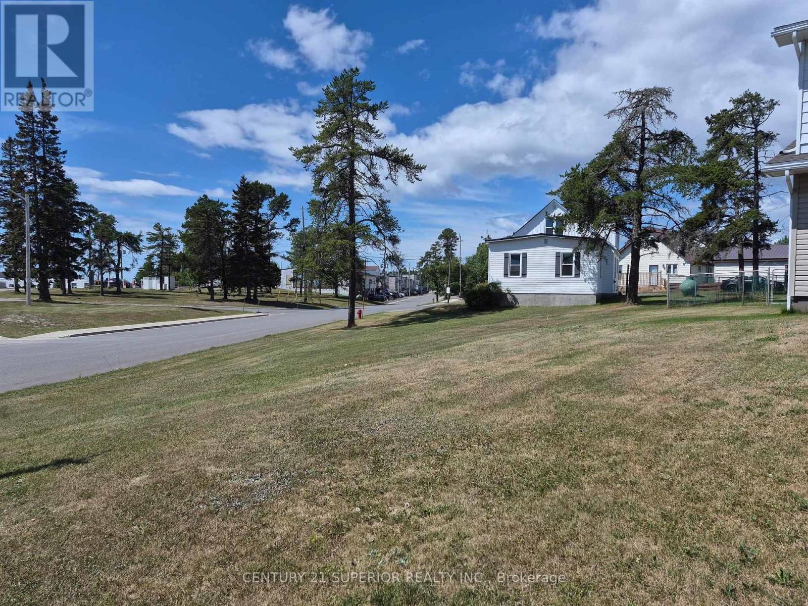 1 Laurier Ave, Terrace Bay, Ontario  P0T 2W0 - Photo 4 - X13682792