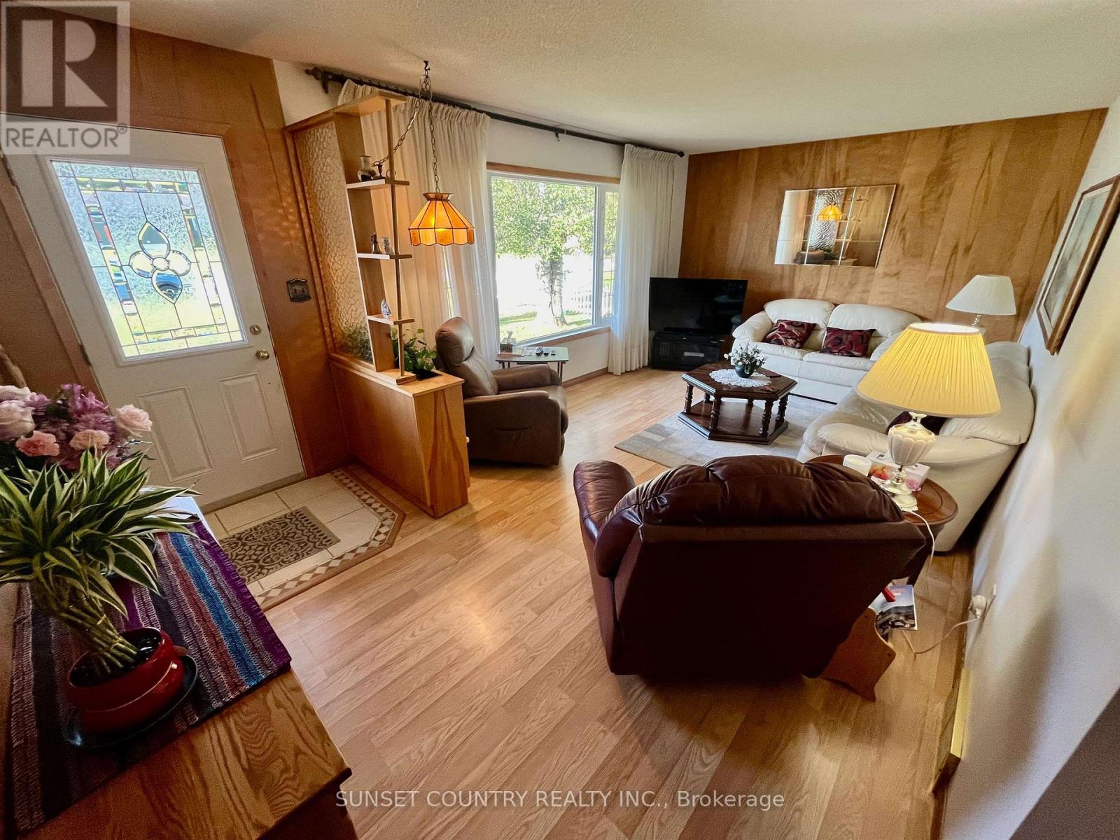31 Ross Street, Dryden, Ontario  P8N 1T9 - Photo 2 - X13695456