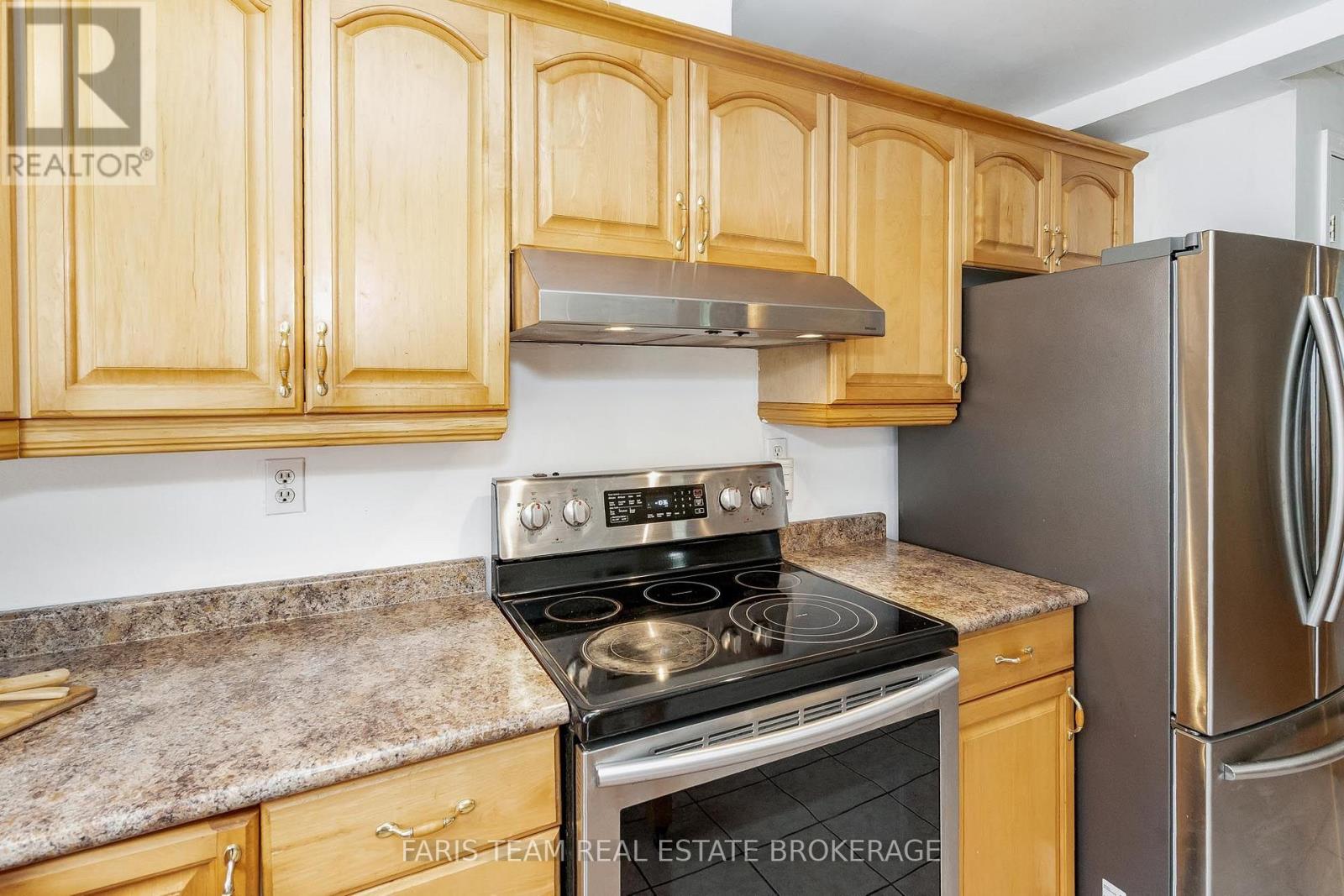 24 Laurie Crescent, Barrie (Wellington), Ontario  L4M 6C7 - Photo 8 - S13730726