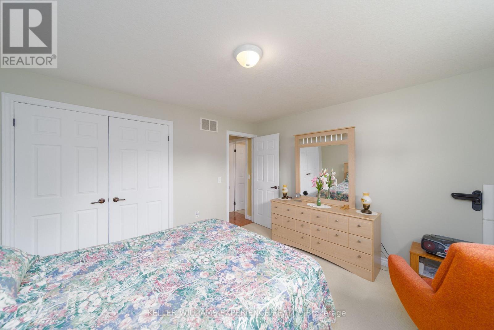 6 Virginia Avenue, Wasaga Beach, Ontario  L9Z 3A8 - Photo 17 - S13730946