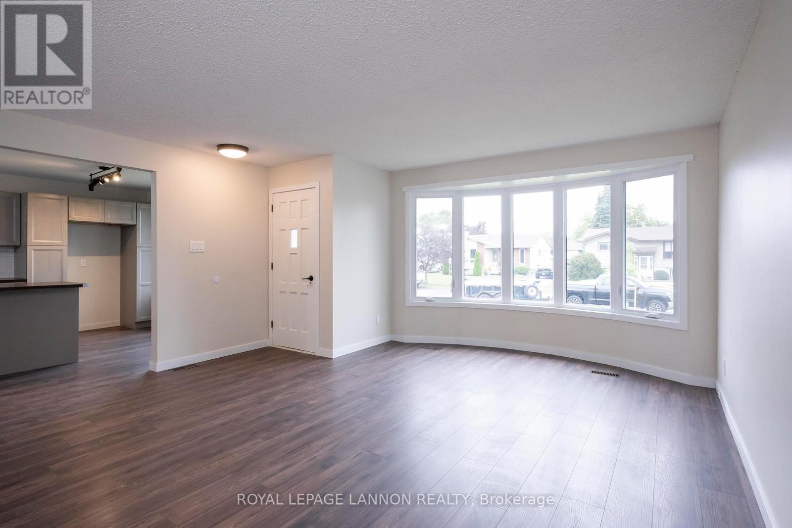 262 Sheridan Cres, Thunder Bay, Ontario  P7C 5M4 - Photo 3 - X13700964