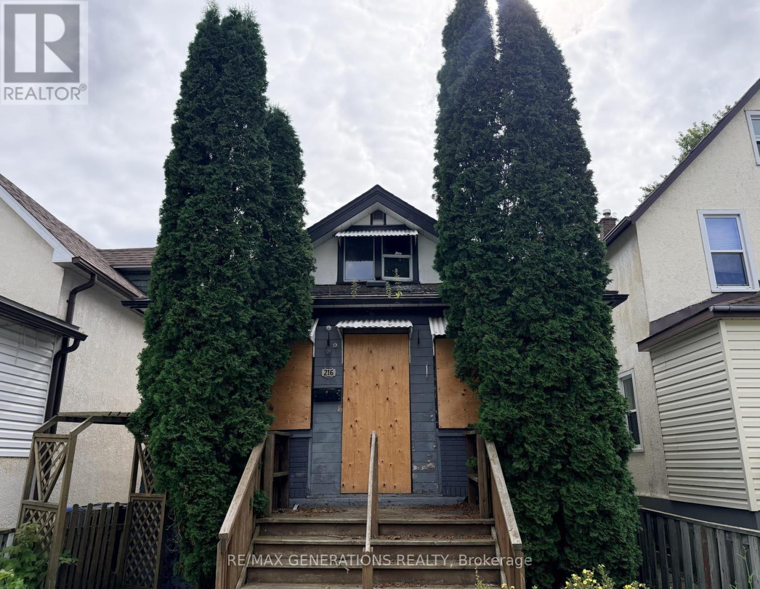 216 Rowand Street, Thunder Bay, Ontario  P7C 2P4 - Photo 1 - X13701900