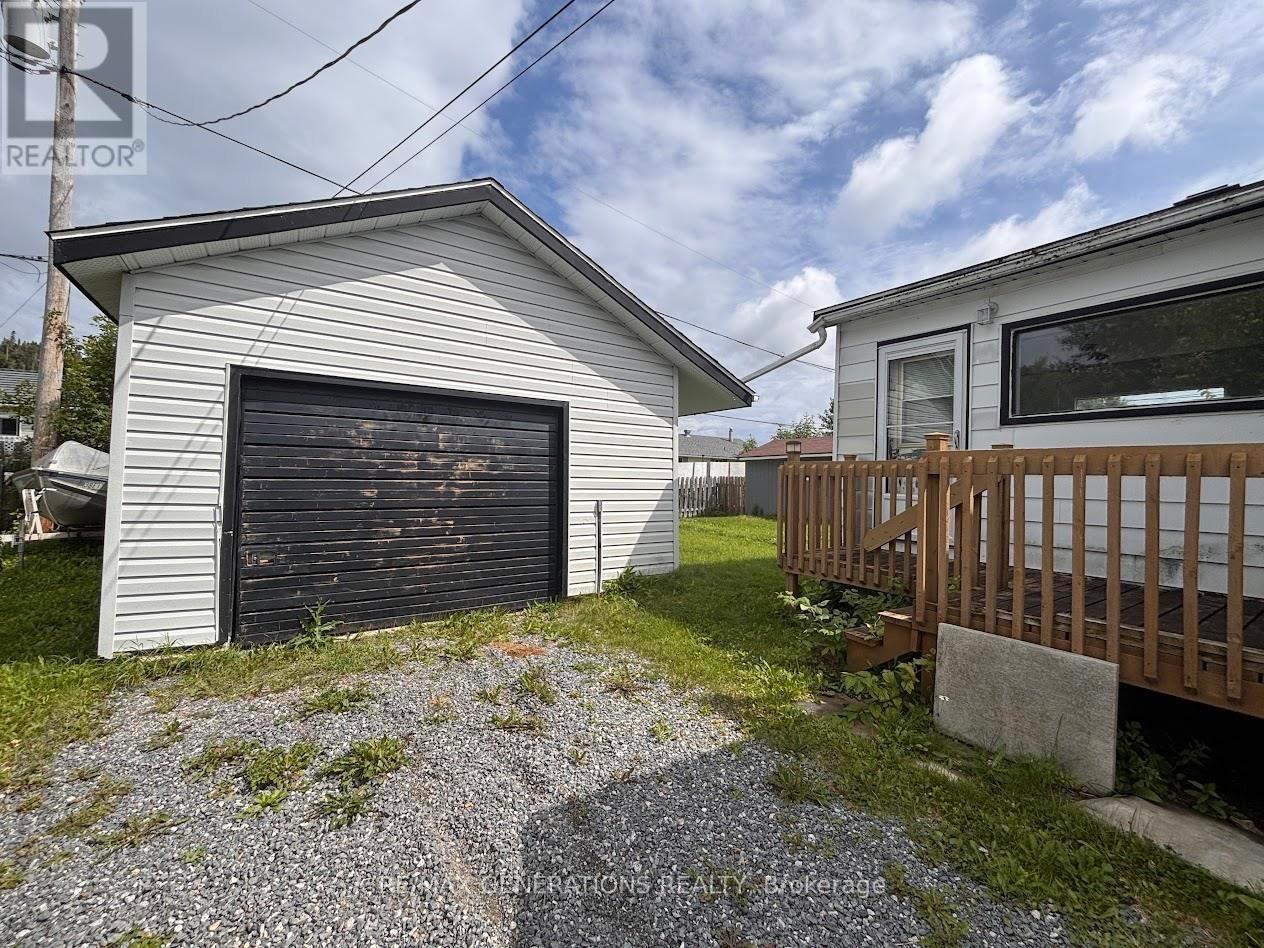 15 Falcon Avenue, Manitouwadge, Ontario  P0T 2C0 - Photo 29 - X13706172
