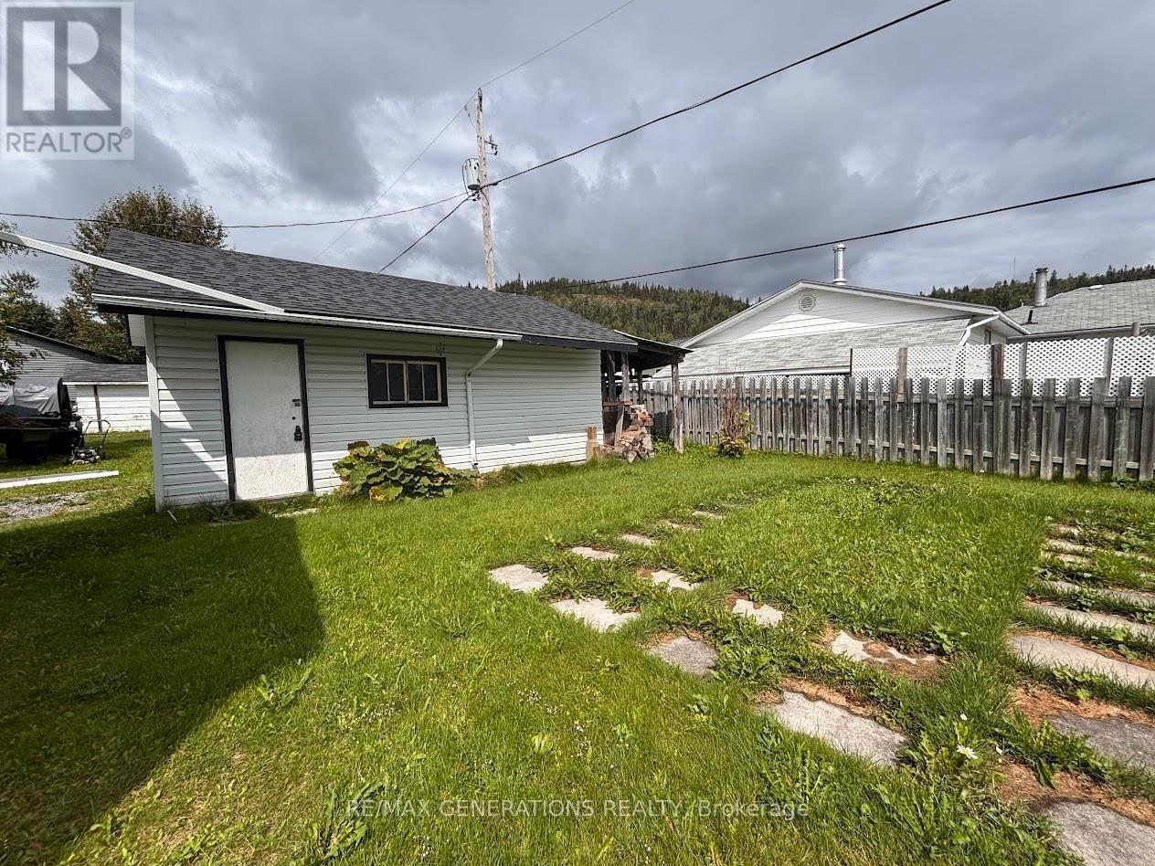 15 Falcon Avenue, Manitouwadge, Ontario  P0T 2C0 - Photo 36 - X13706172