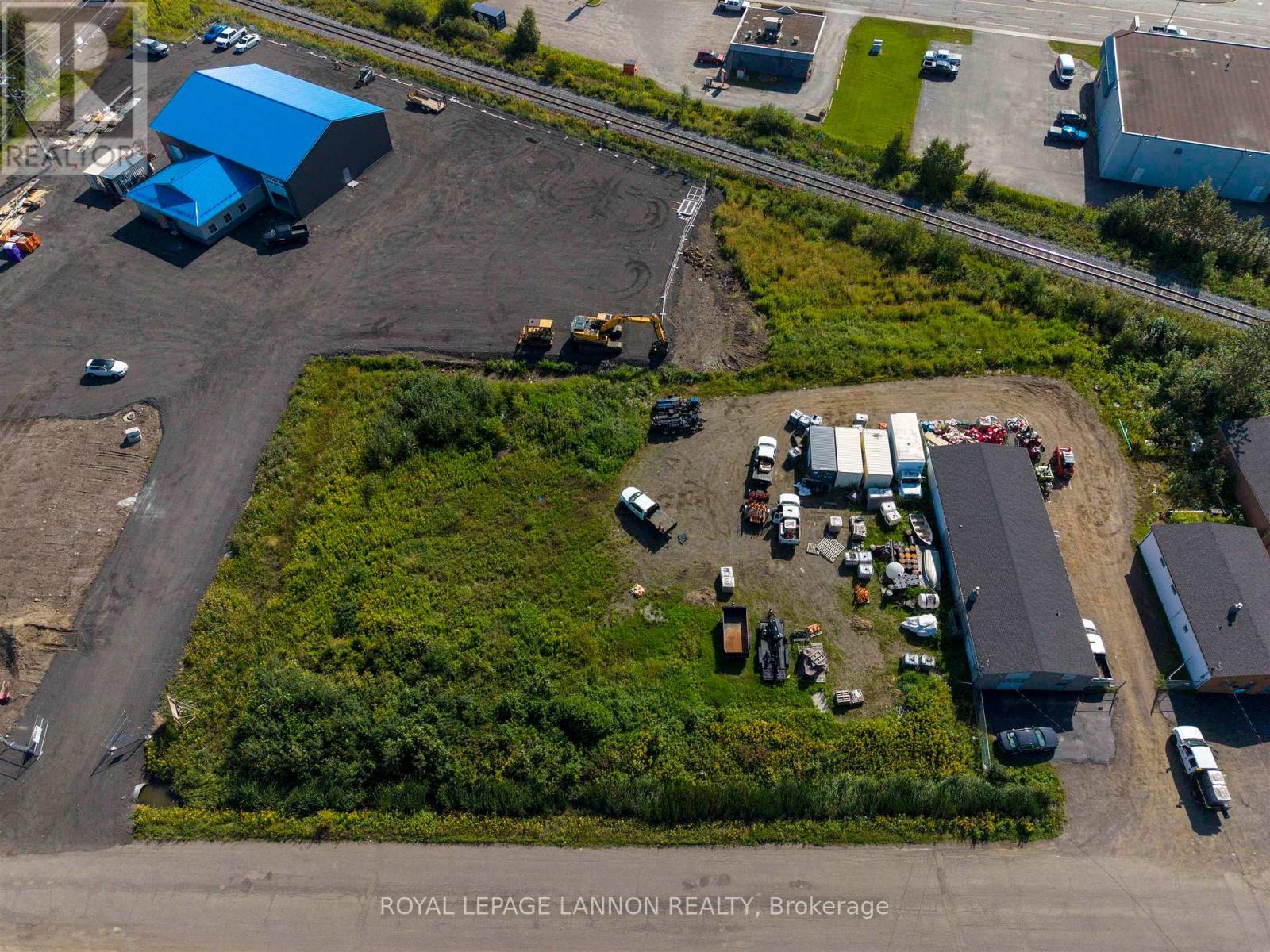 841 & 851 Field St, Thunder Bay, Ontario  P7B 6B6 - Photo 1 - X13707522