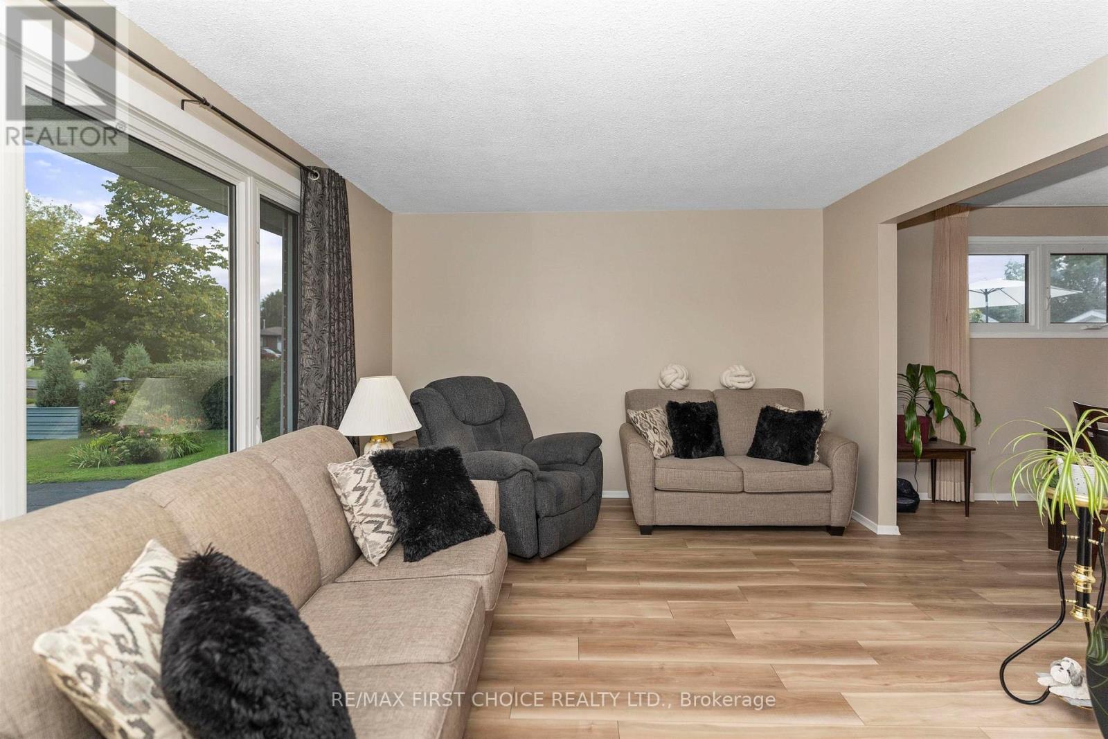 422 Simon Fraser Drive, Thunder Bay, Ontario  P7C 4Z8 - Photo 3 - X13715580