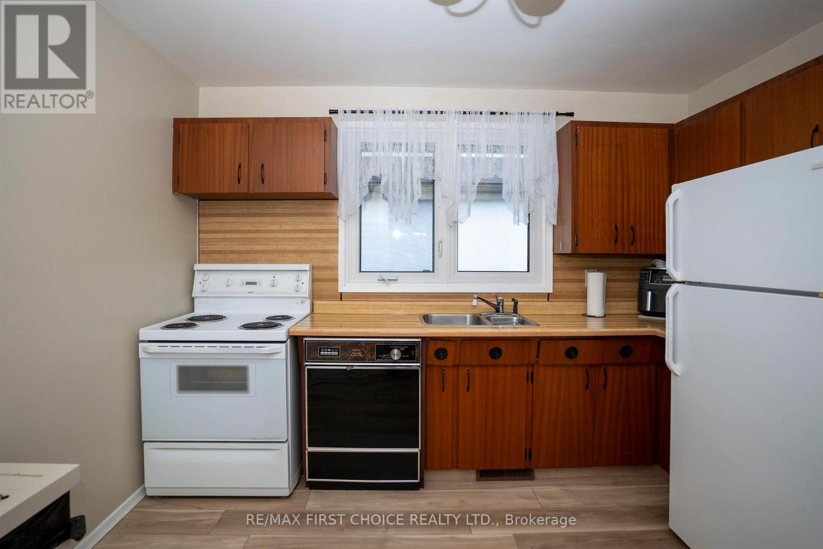 422 Simon Fraser Drive, Thunder Bay, Ontario  P7C 4Z8 - Photo 9 - X13715580