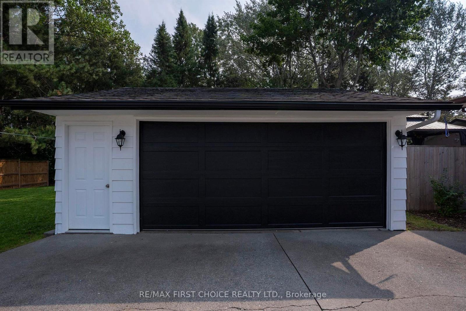 556 Laurentian Drive, Thunder Bay, Ontario  P7C 5J8 - Photo 2 - X13708264