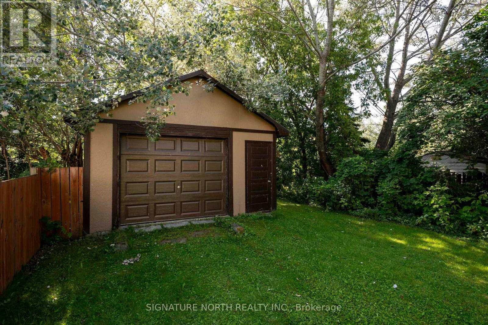 105 Machar Avenue, Thunder Bay, Ontario  P7B 2Y5 - Photo 4 - X13709898