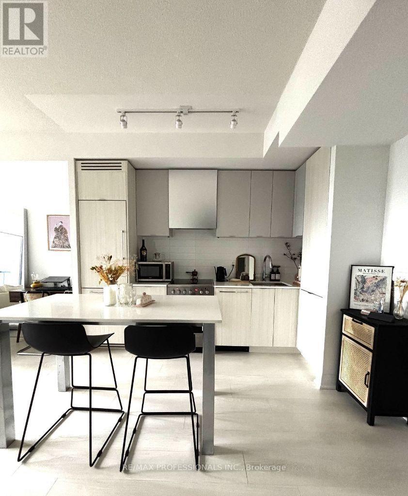 726 - 10 Gibbs Road, Toronto, Ontario  M9B 0E2 - Photo 3 - W13730756