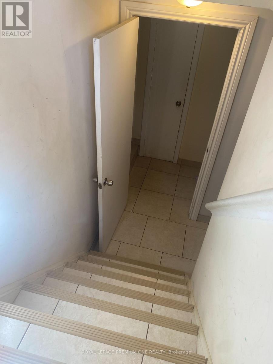 73 Kanarick Crescent, Toronto, Ontario  M3L 1P3 - Photo 16 - W13730834