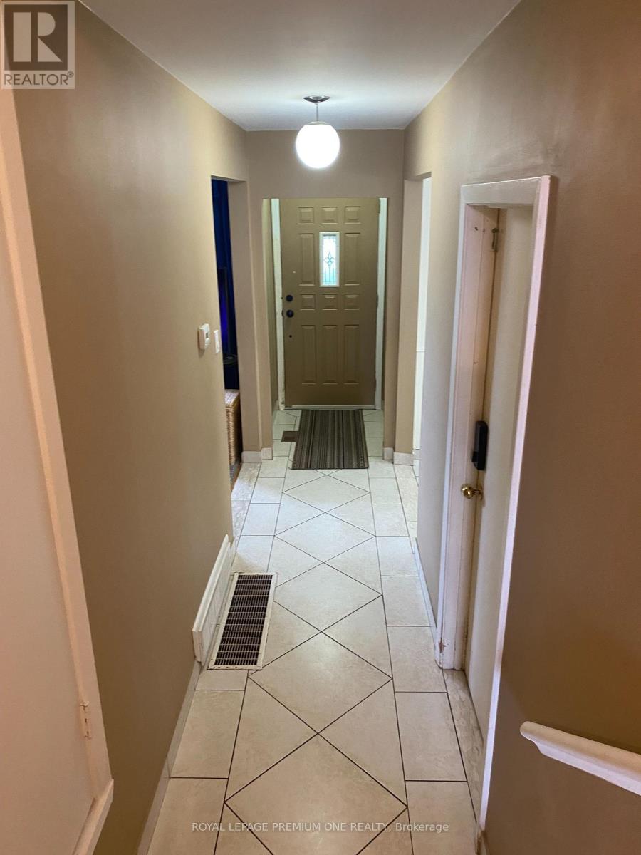 73 Kanarick Crescent, Toronto, Ontario  M3L 1P3 - Photo 2 - W13730834