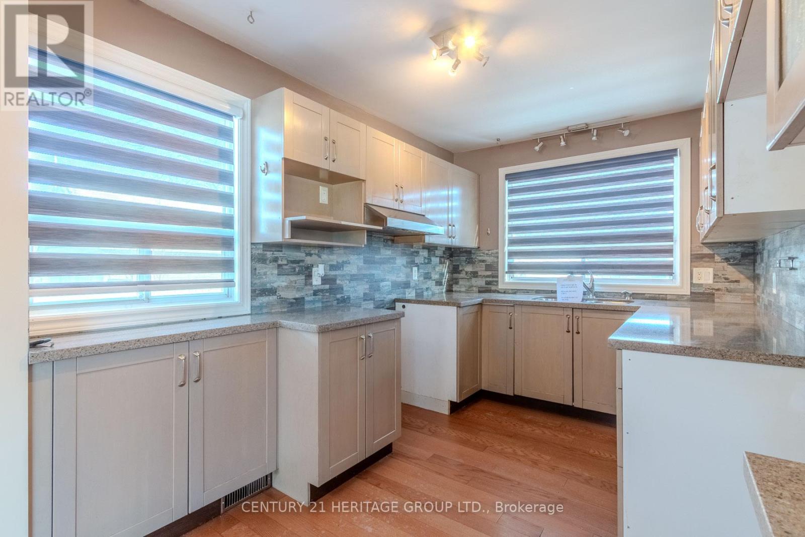 2232 Queensway Drive, Burlington, Ontario  L7R 3T1 - Photo 4 - W13730842