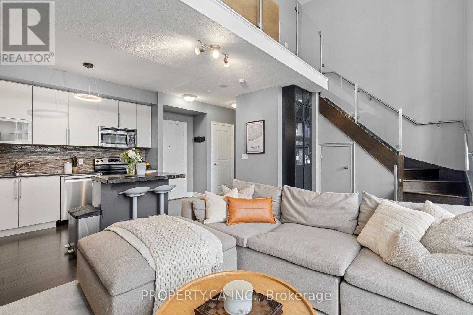 211 - 16 Brookers Lane, Toronto, Ontario  M8V 0A5 - Photo 1 - W13730922