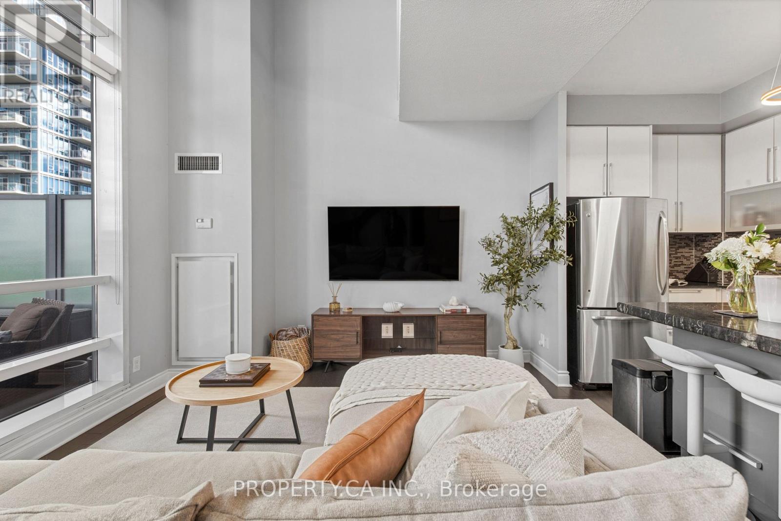 211 - 16 Brookers Lane, Toronto, Ontario  M8V 0A5 - Photo 4 - W13730922