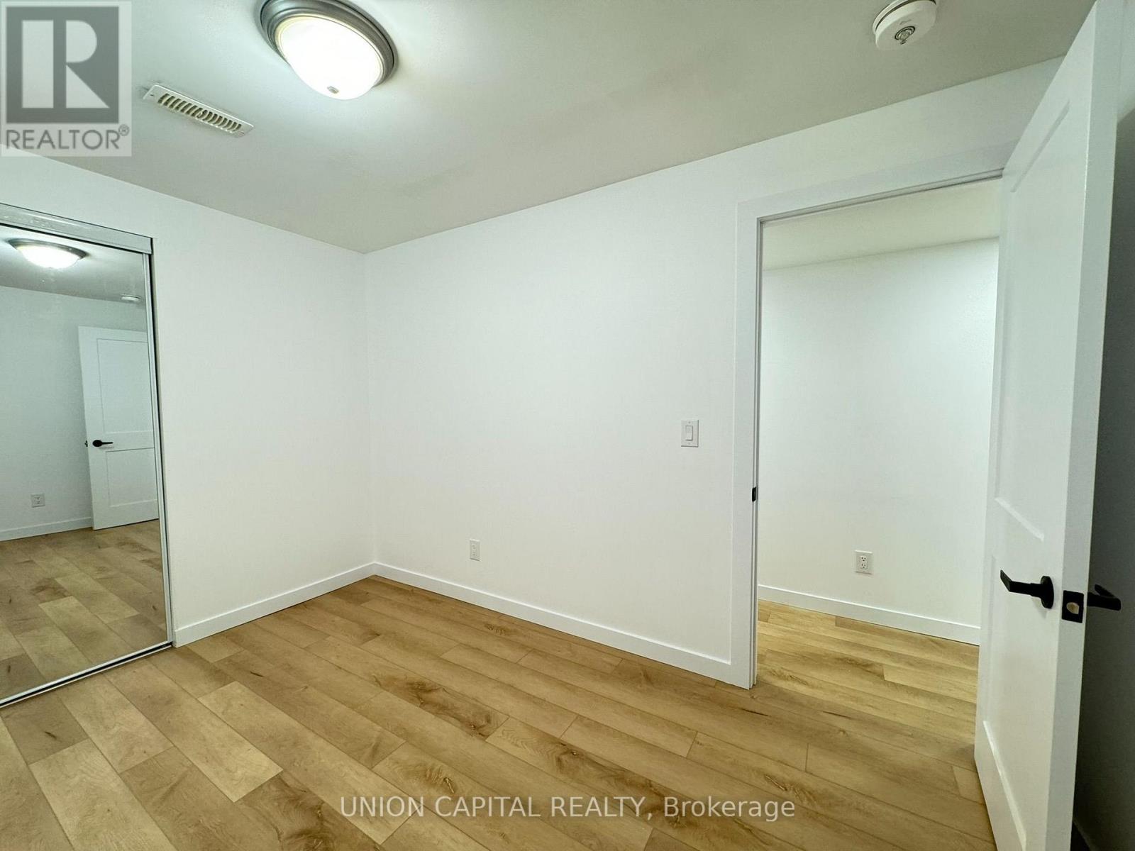 Lower - 704 Courtney Valley Road, Mississauga, Ontario  L5V 0C3 - Photo 10 - W13730940