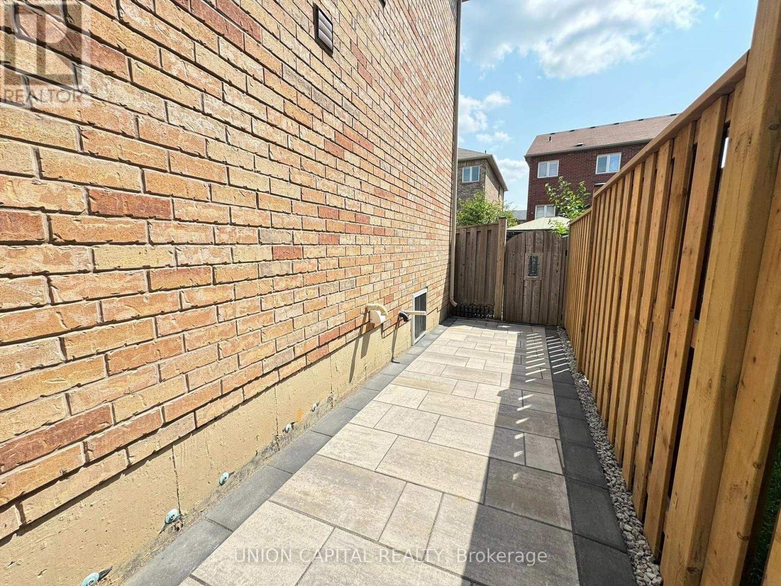 Lower - 704 Courtney Valley Road, Mississauga, Ontario  L5V 0C3 - Photo 18 - W13730940