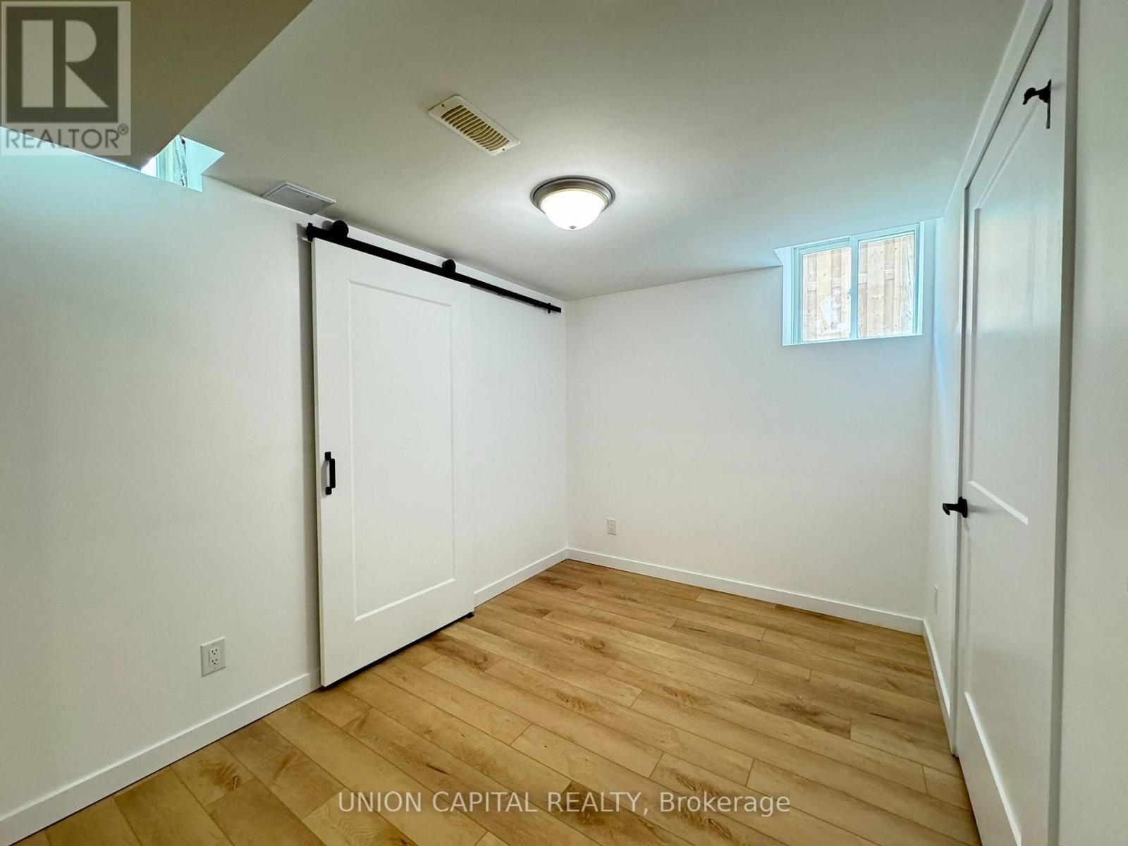Lower - 704 Courtney Valley Road, Mississauga, Ontario  L5V 0C3 - Photo 6 - W13730940