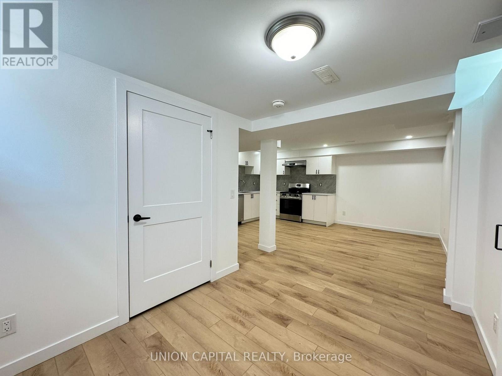 Lower - 704 Courtney Valley Road, Mississauga, Ontario  L5V 0C3 - Photo 7 - W13730940