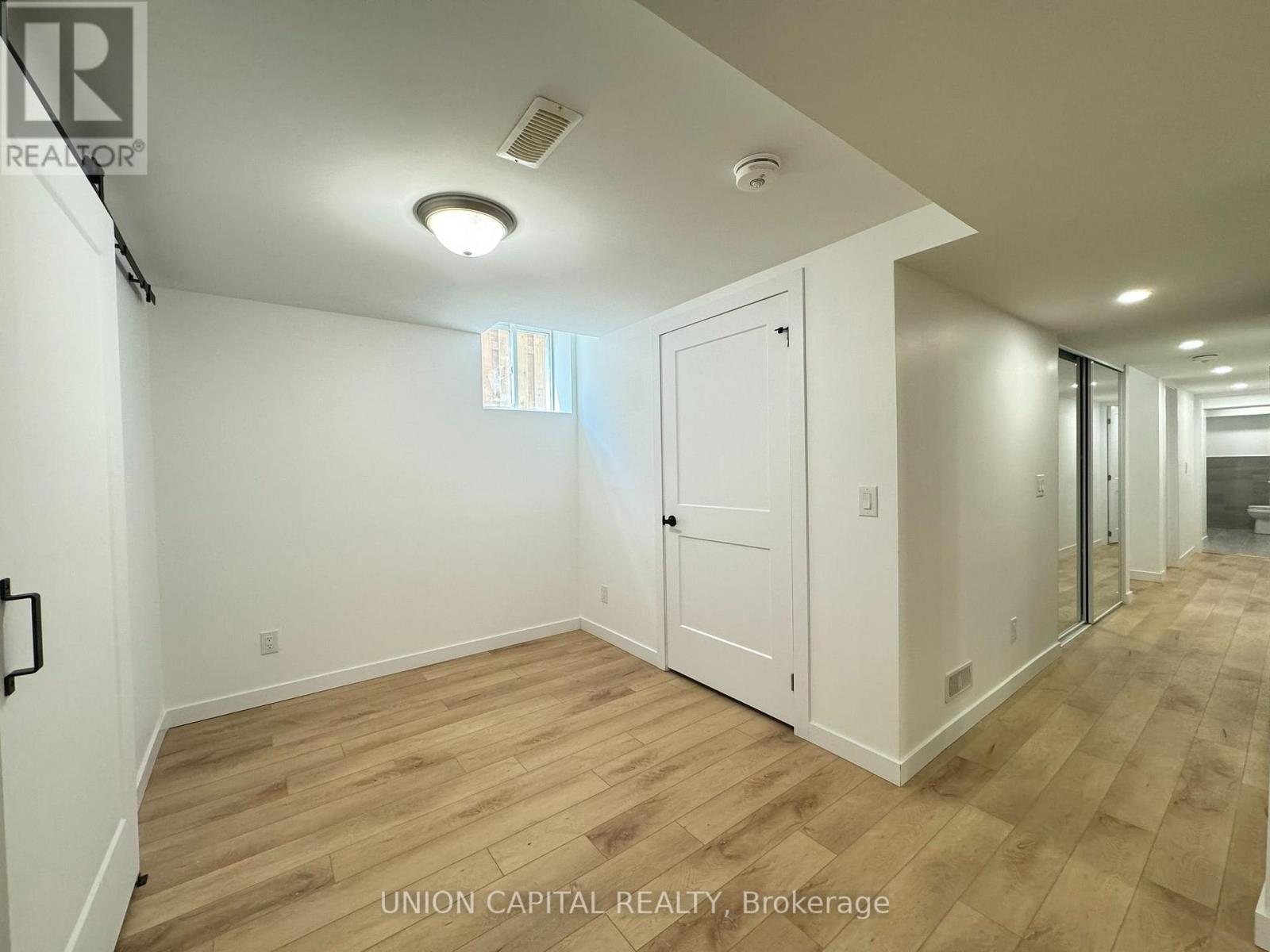 Lower - 704 Courtney Valley Road, Mississauga, Ontario  L5V 0C3 - Photo 8 - W13730940