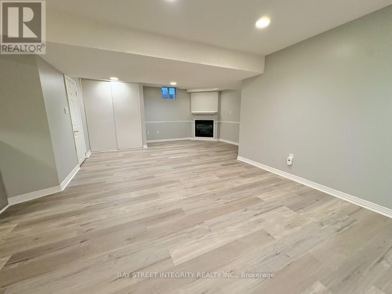 414 River Glen Boulevard, Oakville, Ontario  L6H 5X5 - Photo 2 - W13730944
