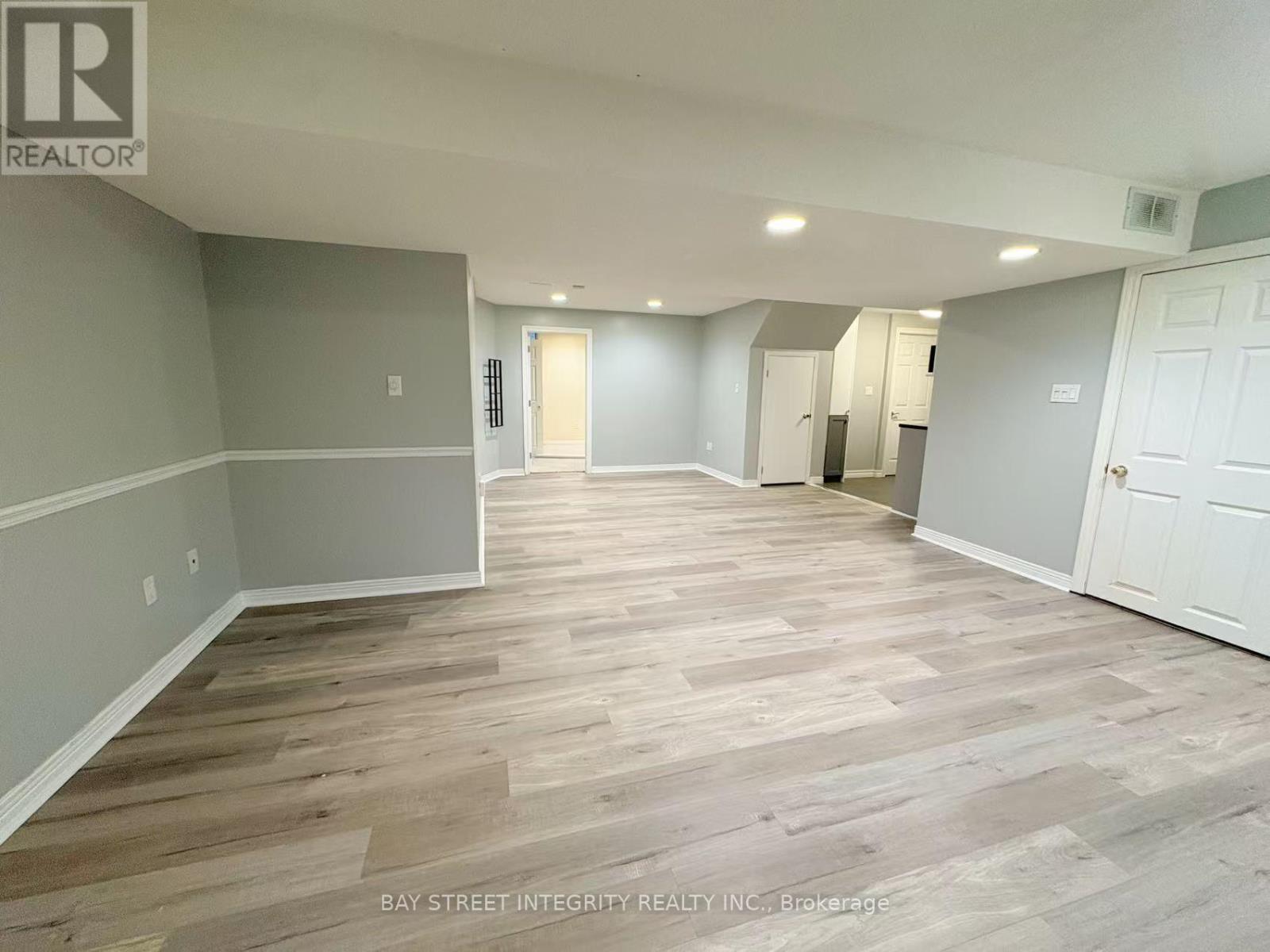 414 River Glen Boulevard, Oakville, Ontario  L6H 5X5 - Photo 3 - W13730944