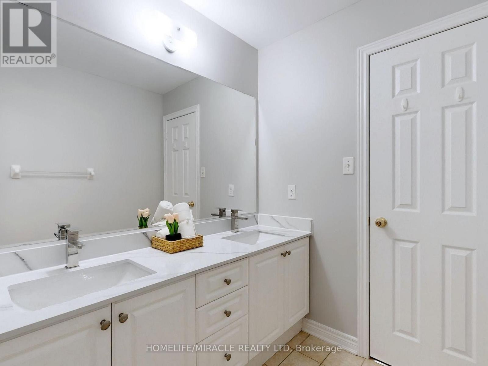Upper - 63 Sleightholme Crescent, Brampton, Ontario  L6P 3E7 - Photo 10 - W13730950