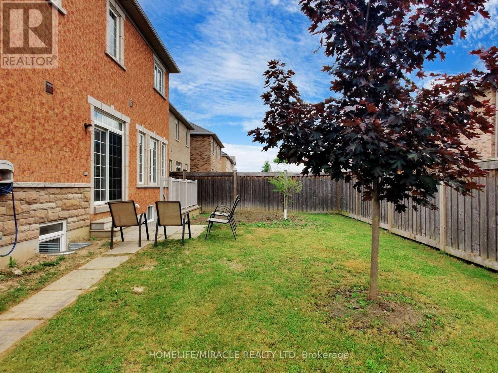 Upper - 63 Sleightholme Crescent, Brampton, Ontario  L6P 3E7 - Photo 11 - W13730950