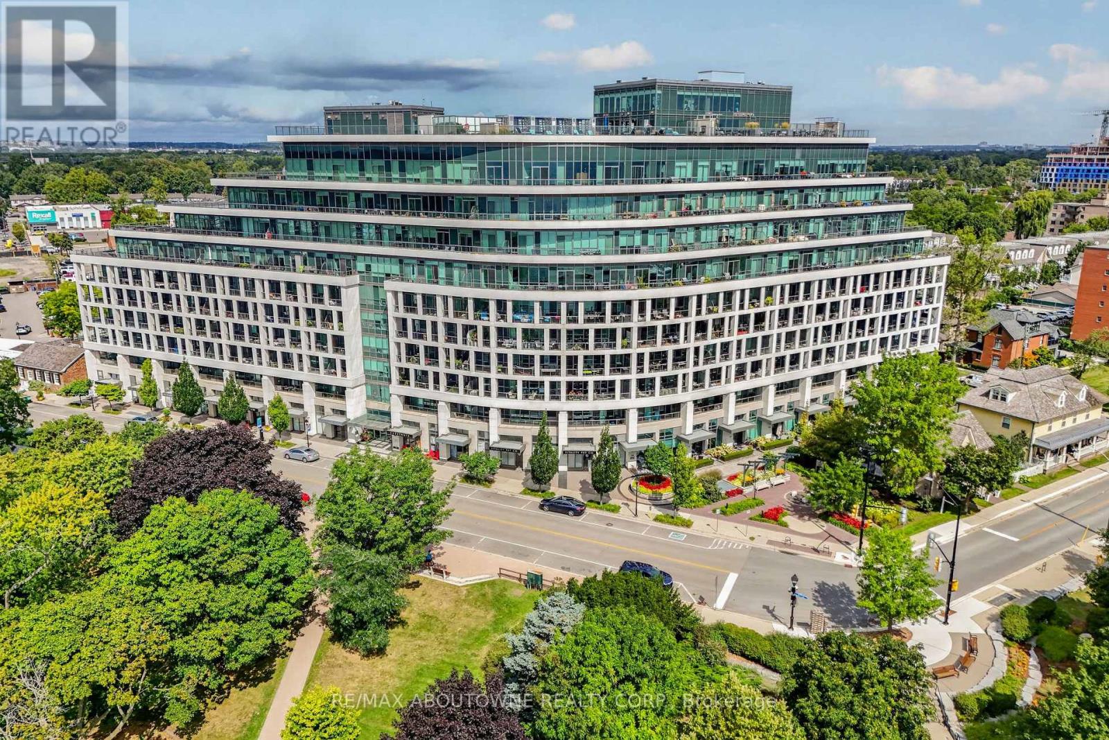 808 - 11 Bronte Road, Oakville, Ontario L6L 5B6 - Photo 3 - W13730964