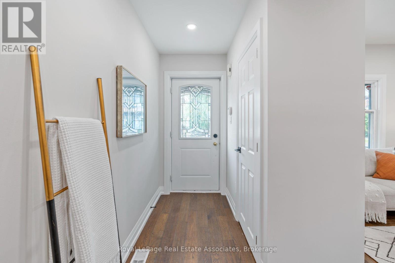 Upper - 23 Somerset Avenue, Hamilton, Ontario  L8L 2L4 - Photo 2 - X13730850