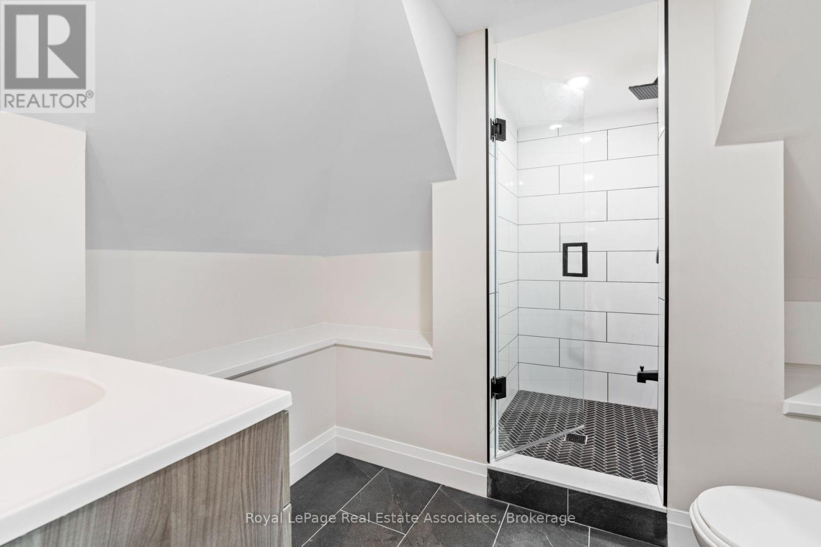Upper - 23 Somerset Avenue, Hamilton, Ontario  L8L 2L4 - Photo 22 - X13730850