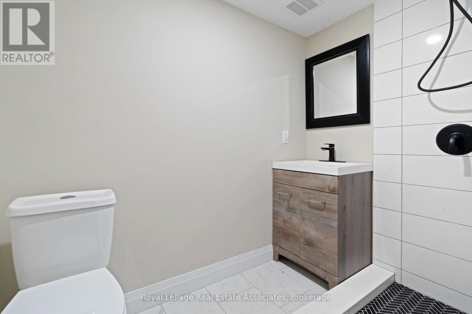 Upper - 23 Somerset Avenue, Hamilton, Ontario  L8L 2L4 - Photo 24 - X13730850