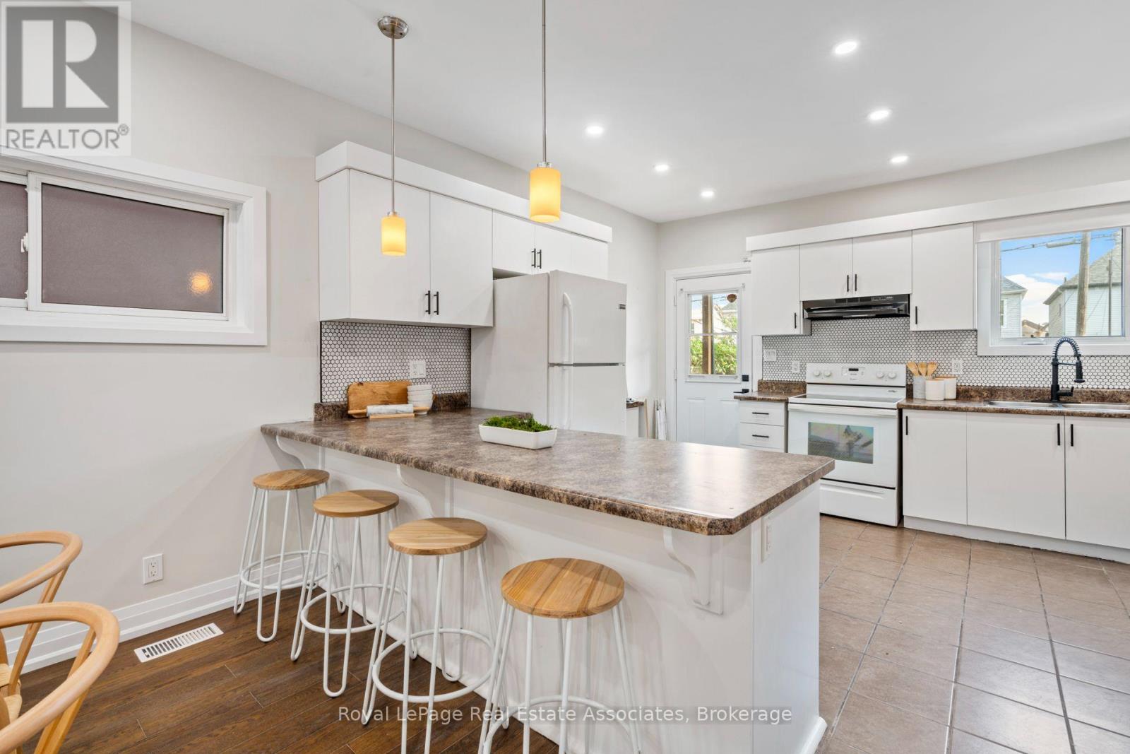 Upper - 23 Somerset Avenue, Hamilton, Ontario  L8L 2L4 - Photo 7 - X13730850