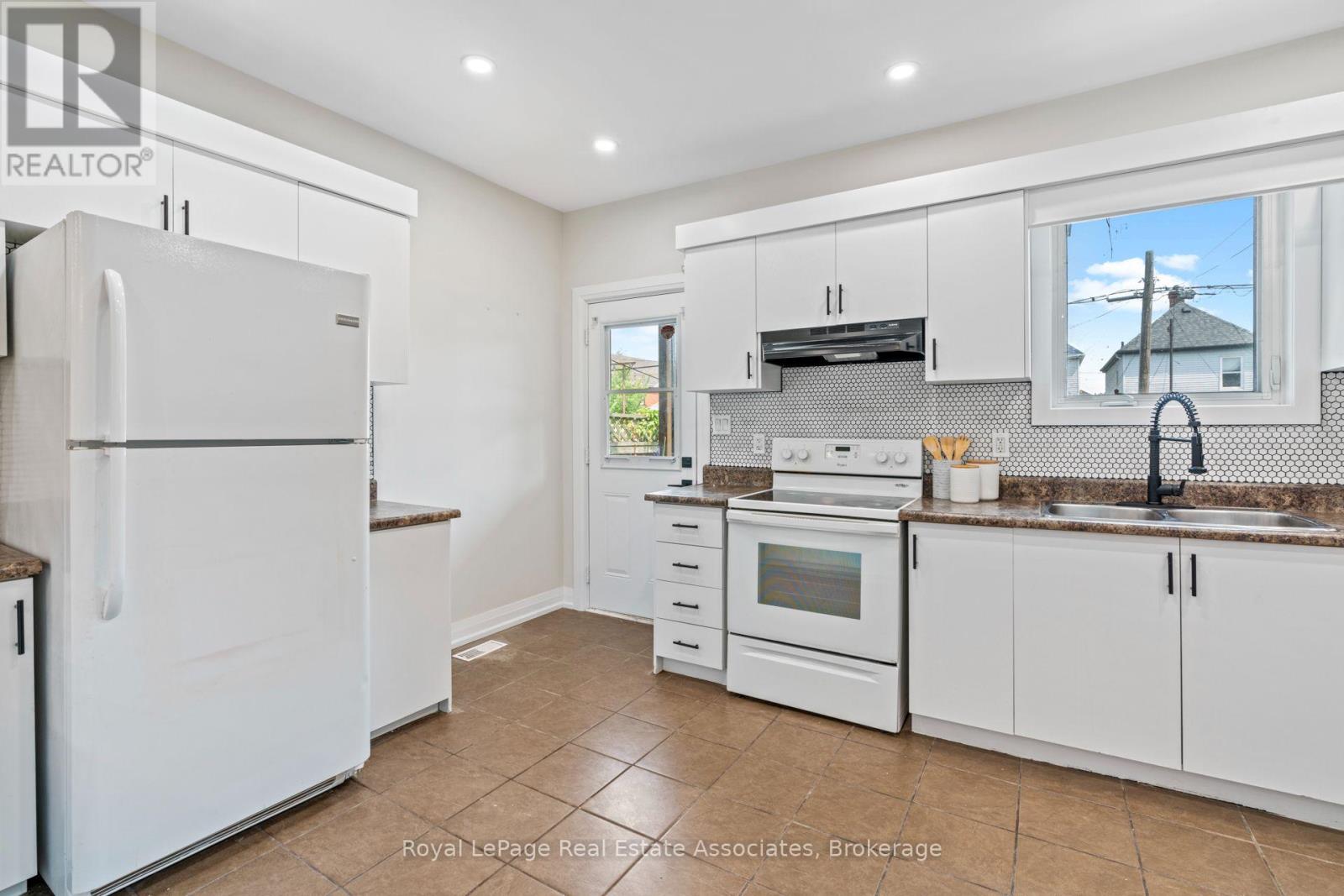 Upper - 23 Somerset Avenue, Hamilton, Ontario  L8L 2L4 - Photo 8 - X13730850