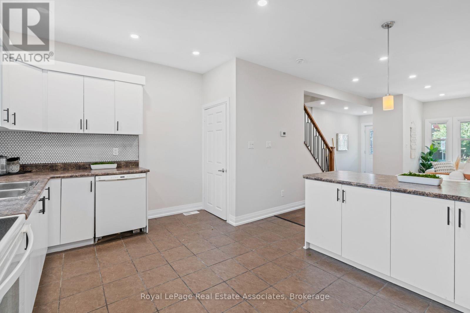 Upper - 23 Somerset Avenue, Hamilton, Ontario  L8L 2L4 - Photo 9 - X13730850