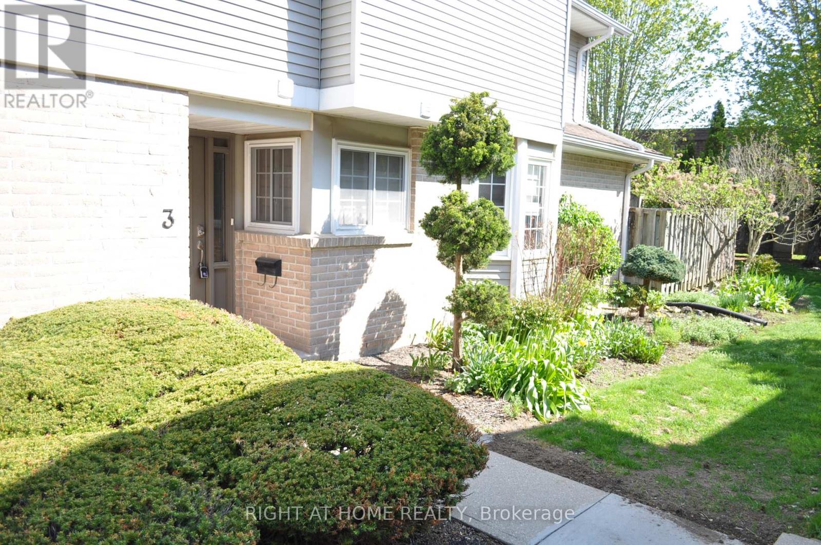 3 - 104 Woodlawn Road E, Guelph, Ontario  N1E 1B7 - Photo 2 - X13033820
