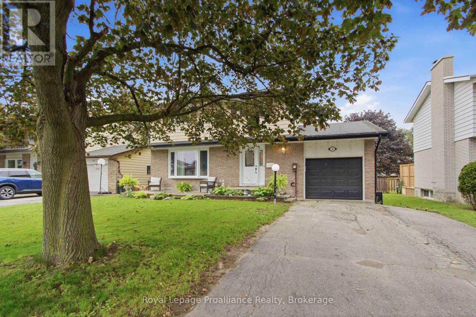 12 O'neil Crescent, Quinte West, Ontario  K8V 5Y6 - Photo 2 - X13731062