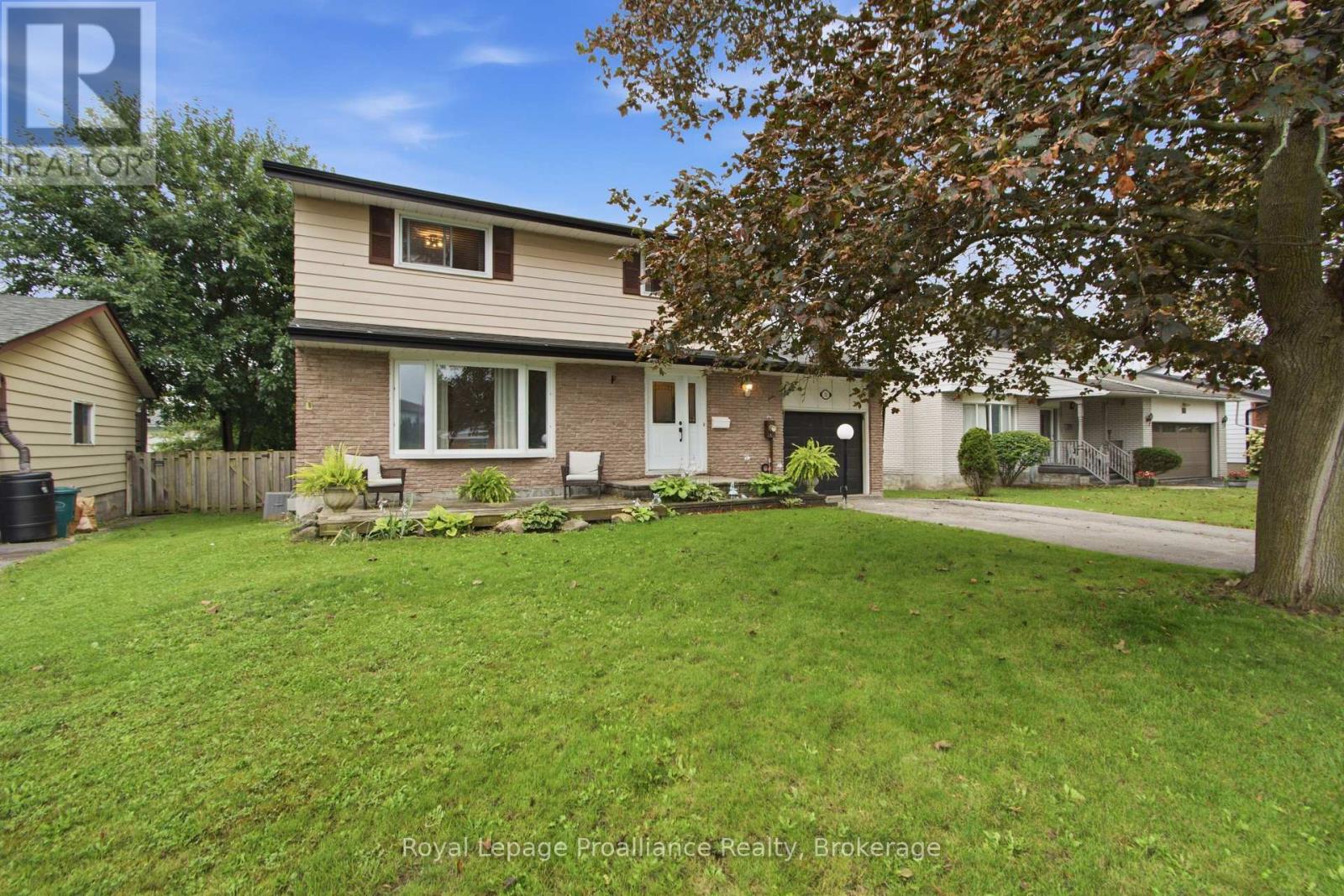 12 O'neil Crescent, Quinte West, Ontario  K8V 5Y6 - Photo 3 - X13731062