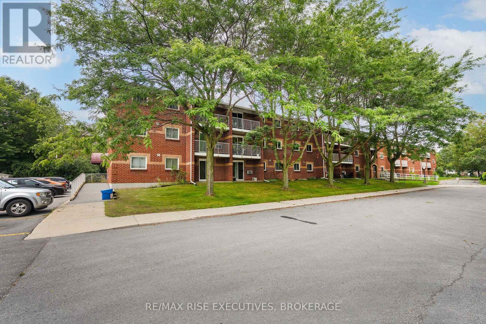 305 - 561 Armstrong Road, Kingston, Ontario K7M 8J9 - Photo 2 - X13730710