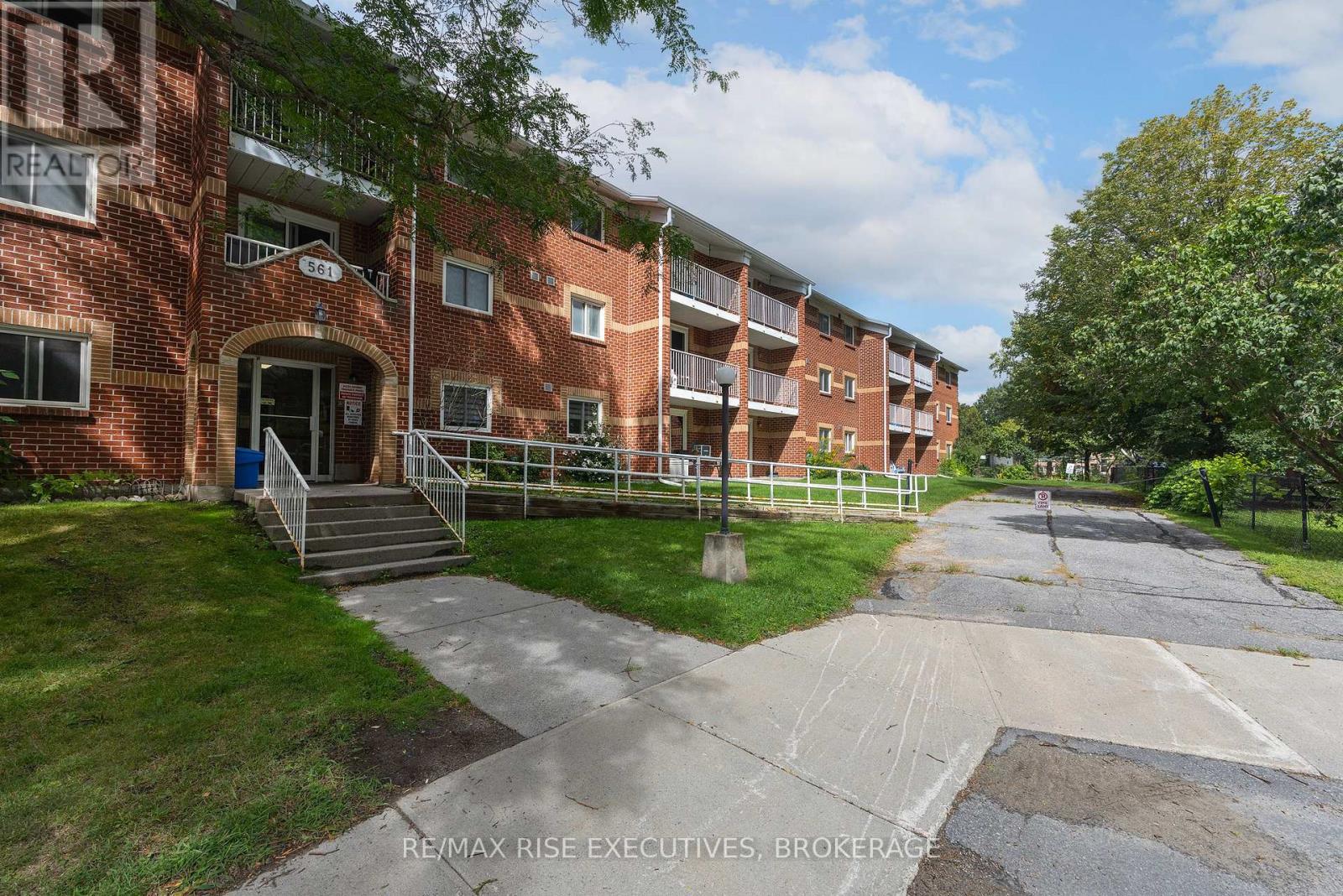 305 - 561 Armstrong Road, Kingston, Ontario K7M 8J9 - Photo 3 - X13730710