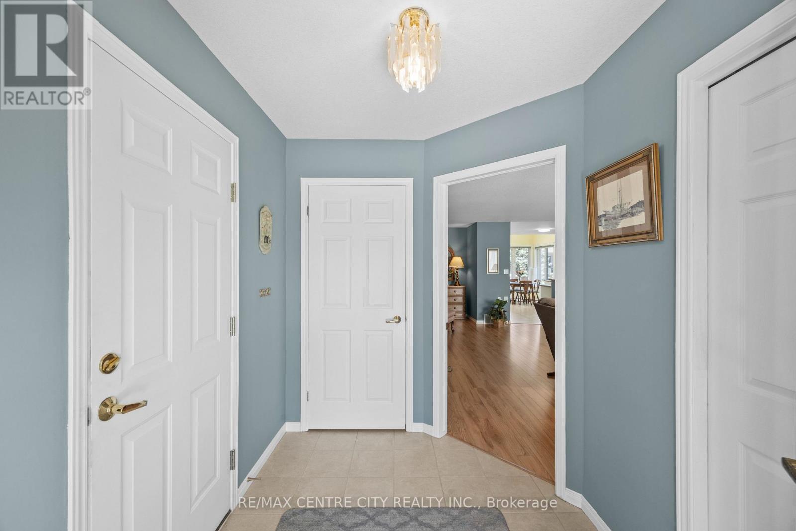 33 Ilderbrook Circle, Middlesex Centre, Ontario  N0M 2A0 - Photo 4 - X13731172